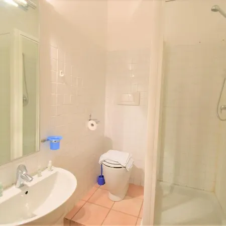 Aria Condizionata Inclusa-50 Mt Mare Appartamento, Posto Auto Giardino Condiviso Apartment *